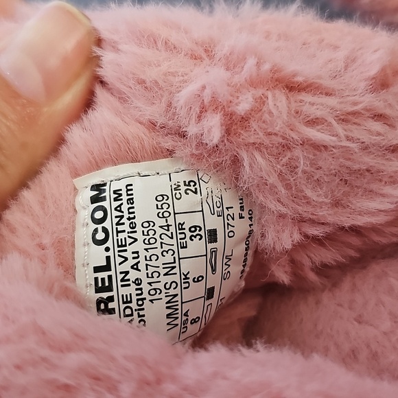 Sorel Women's Pink Fuzzy Slippers Size 8 - Picture 6 of 6